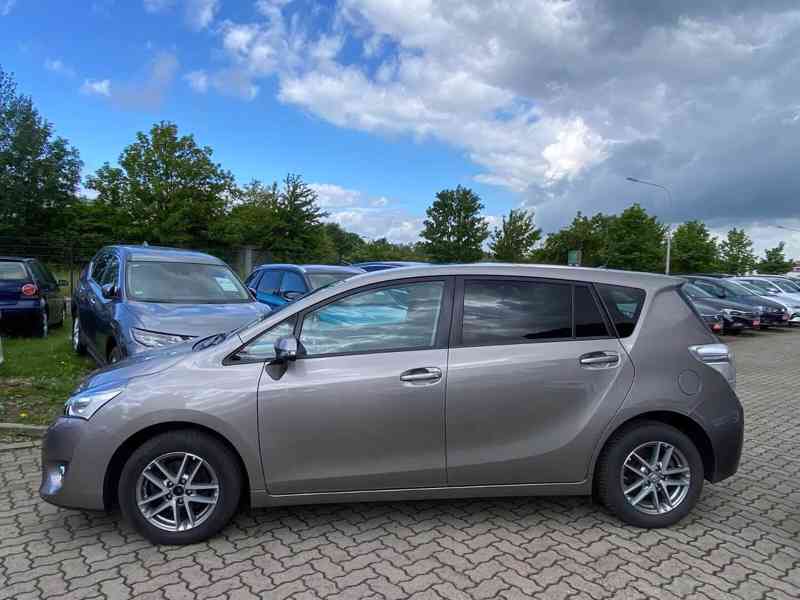 Toyota Verso SkyView Edition 1.8i benzín 108kw - foto 5