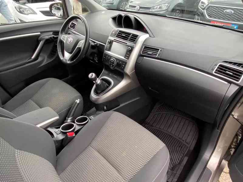 Toyota Verso SkyView Edition 1.8i benzín 108kw - foto 6