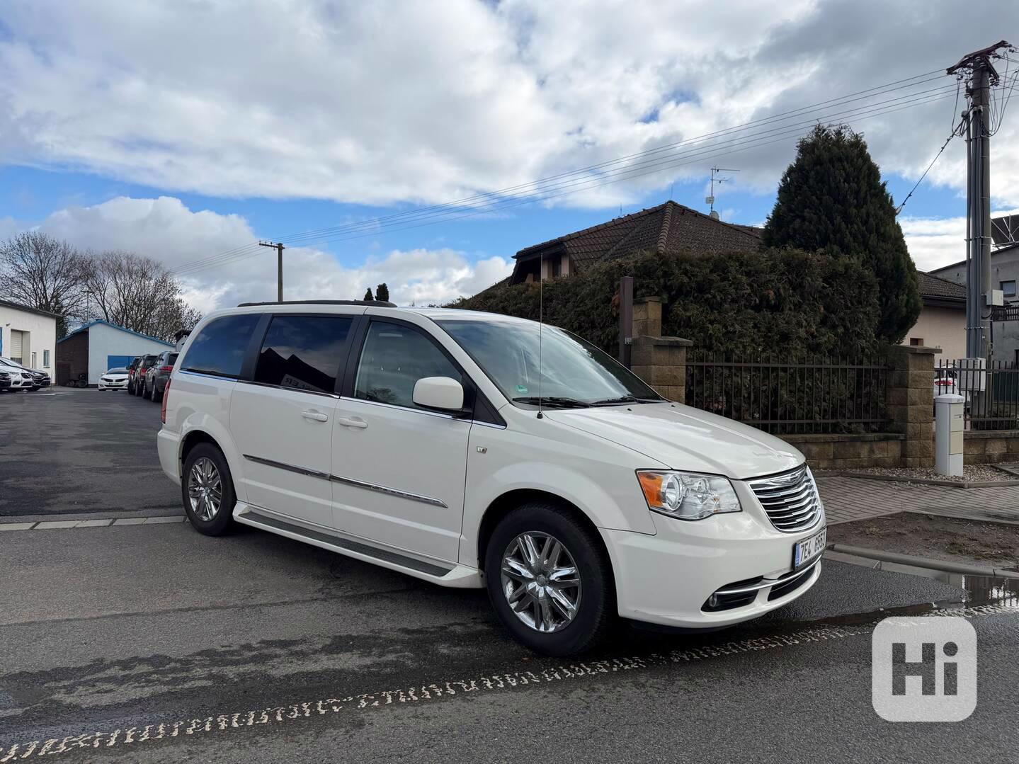 Chrysler Town Country 3,6 Limited LPG DVD nášlapy 2013 - foto 1