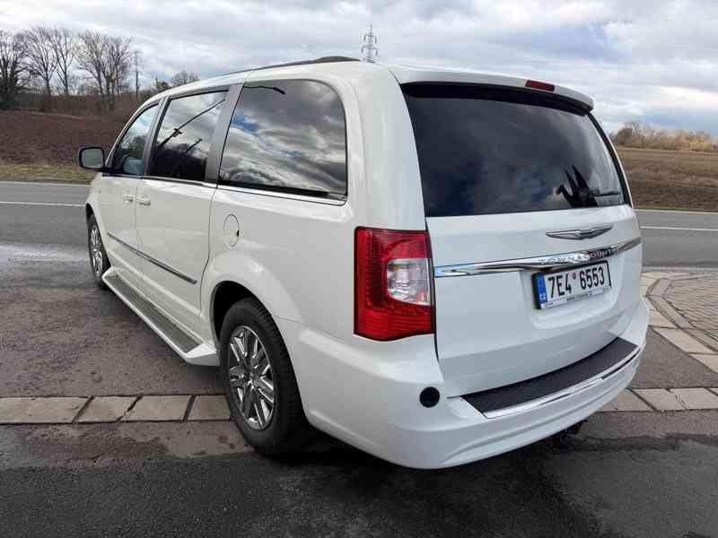 Chrysler Town Country 3,6 Limited LPG DVD nášlapy 2013 - foto 3