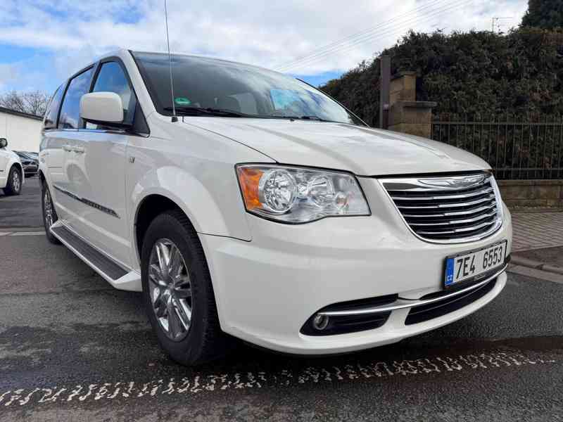Chrysler Town Country 3,6 Limited LPG DVD nášlapy 2013 - foto 5