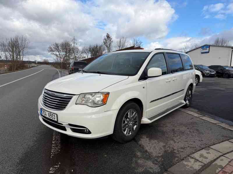 Chrysler Town Country 3,6 Limited LPG DVD nášlapy 2013 - foto 2