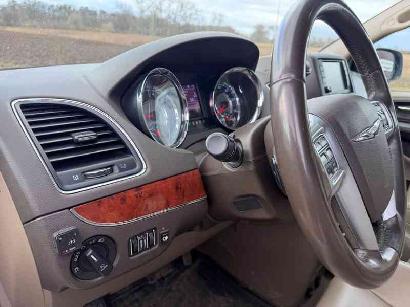 Chrysler Town Country 3,6 Limited LPG DVD nášlapy 2013 - foto 14