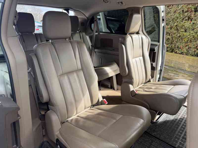 Chrysler Town Country 3,6 Limited LPG DVD nášlapy 2013 - foto 8