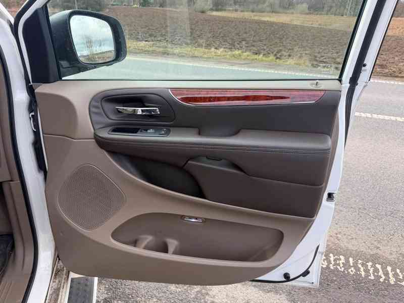 Chrysler Town Country 3,6 Limited LPG DVD nášlapy 2013 - foto 10