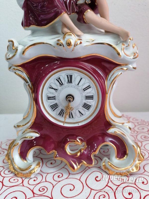 Porcelánové hodiny značky Royal Dux Romance - foto 3