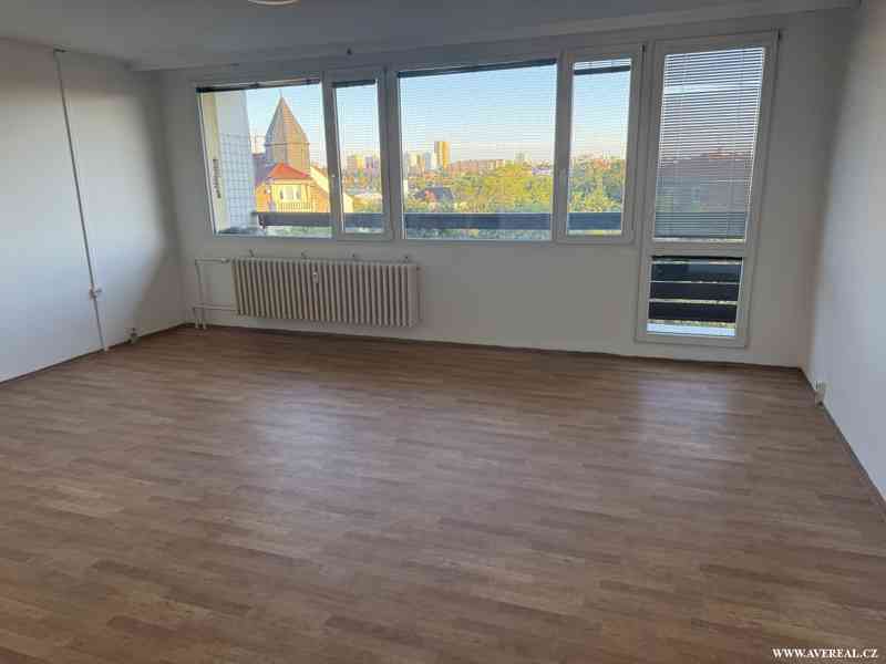 Pronájem prostorného bytu 2+1 (71 m²), 2x lodžie, garáž - foto 4