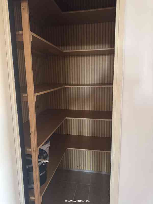 Pronájem prostorného bytu 2+1 (71 m²), 2x lodžie, garáž - foto 11