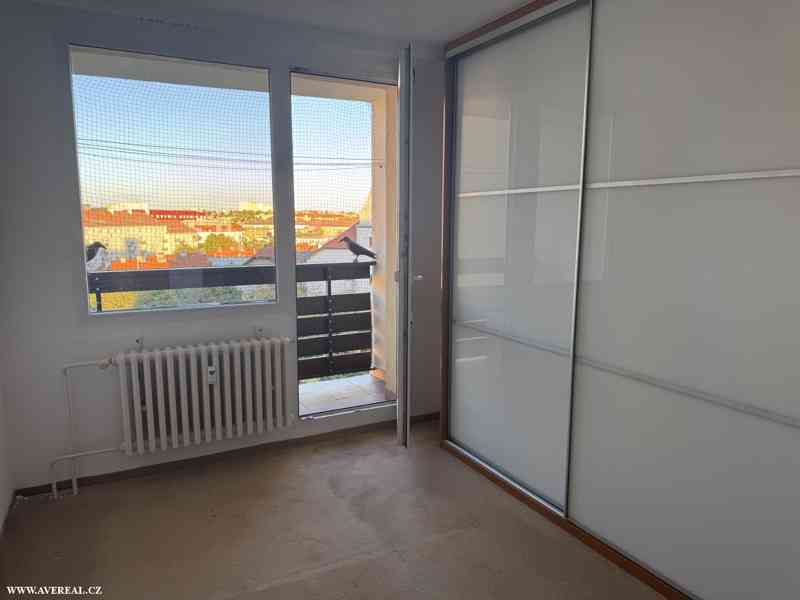 Pronájem prostorného bytu 2+1 (71 m²), 2x lodžie, garáž - foto 6