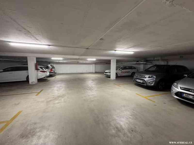 Pronájem prostorného bytu 2+1 (71 m²), 2x lodžie, garáž - foto 15