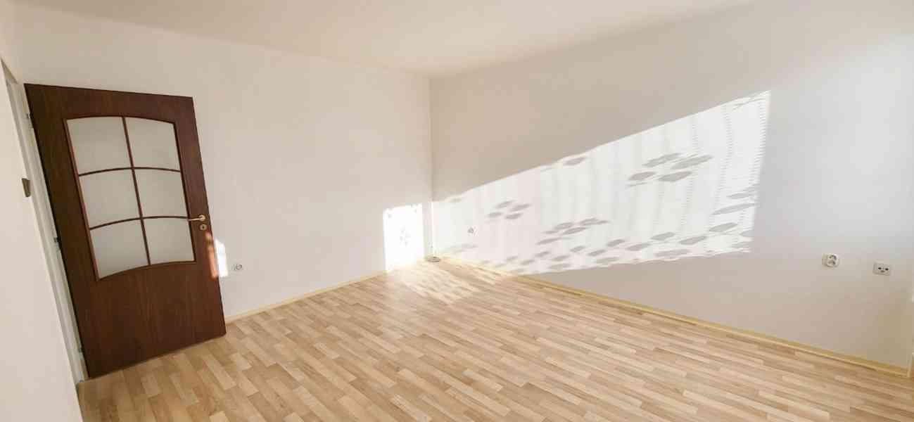 Dlouhodobý pronájem bytu 1+kk ve Dvoře Králové n.L. - foto 7