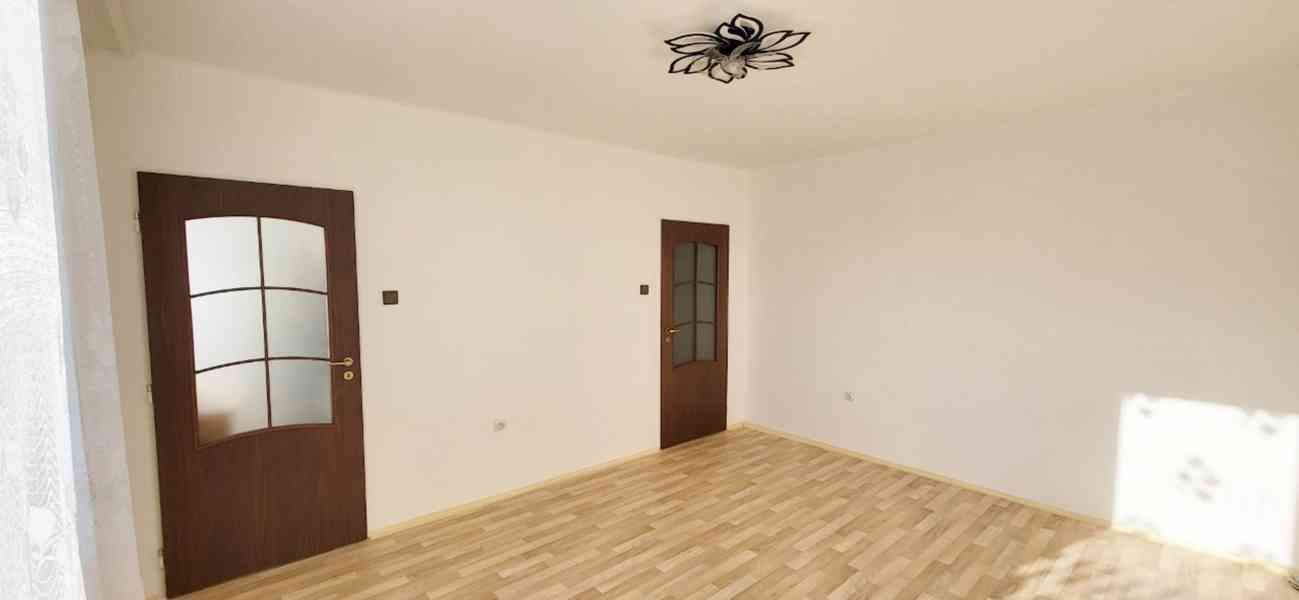 Dlouhodobý pronájem bytu 1+kk ve Dvoře Králové n.L. - foto 5