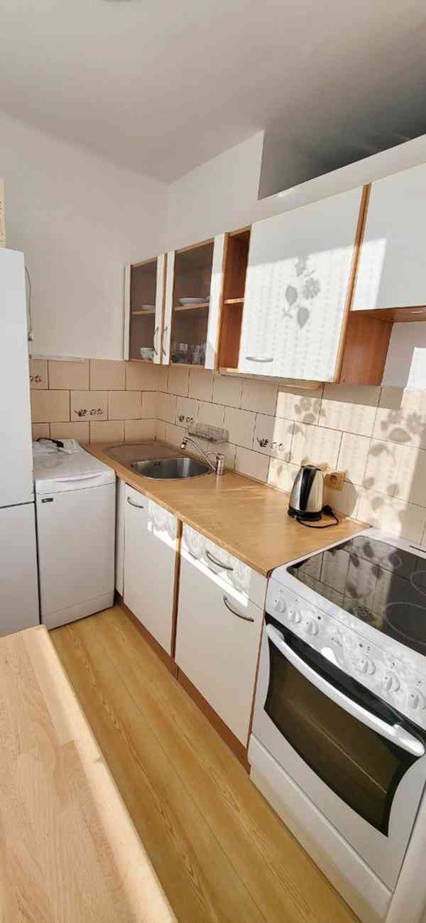 Dlouhodobý pronájem bytu 1+kk ve Dvoře Králové n.L. - foto 4