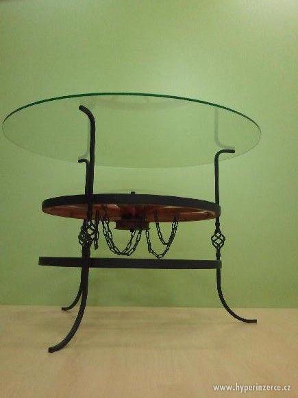 Stylový stolek z loukoťového kola - foto 5