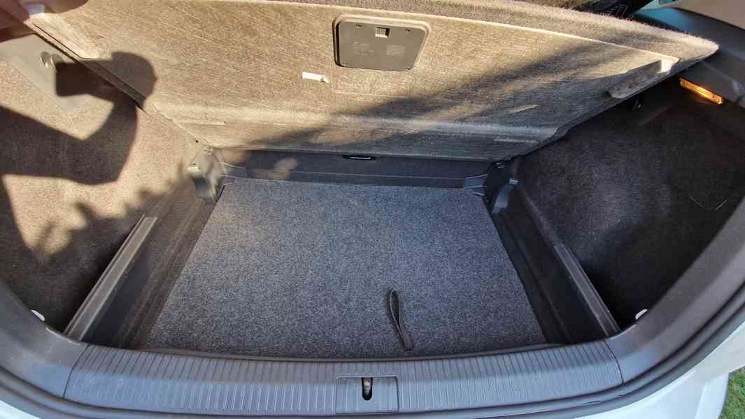 VW Golf Sportsvan 2.0 TDI 110 KW, SERV.KNÍŽKA, KOUPENO V ČR - foto 16