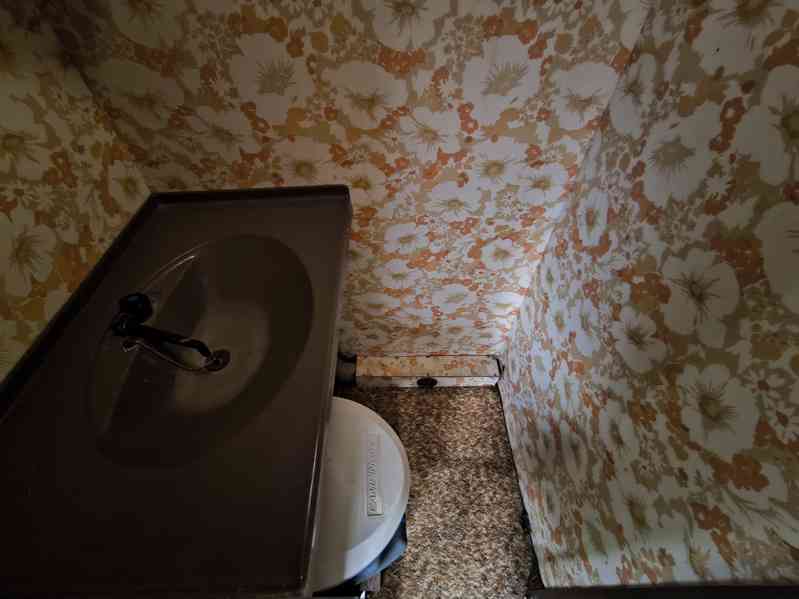 Velký Dethleffs na pevné stání. Odvoz na místo možný. - foto 9