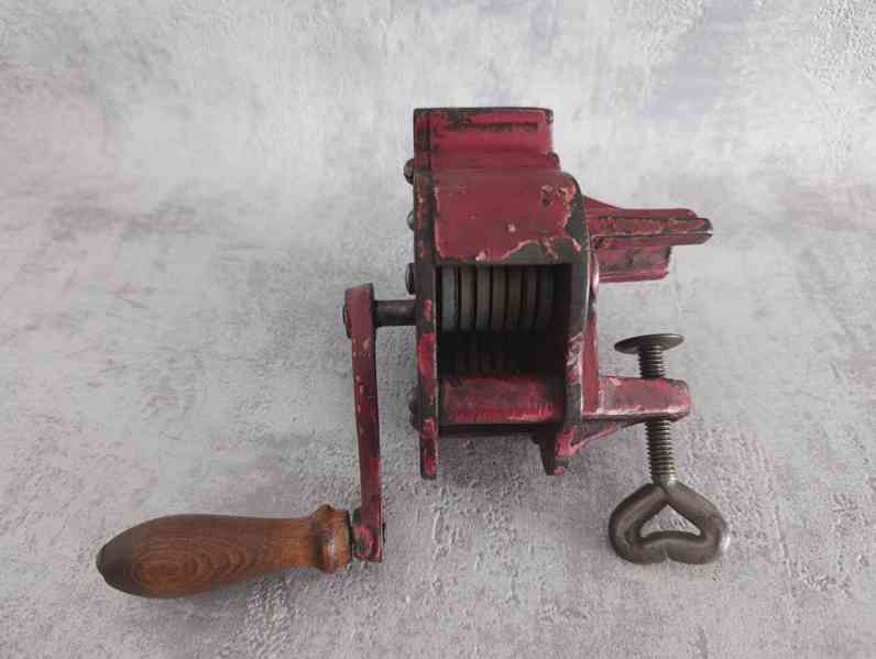 Zachovalý mlýnek zřejmě na fazolové lusky ALEXANDERWERK - foto 8