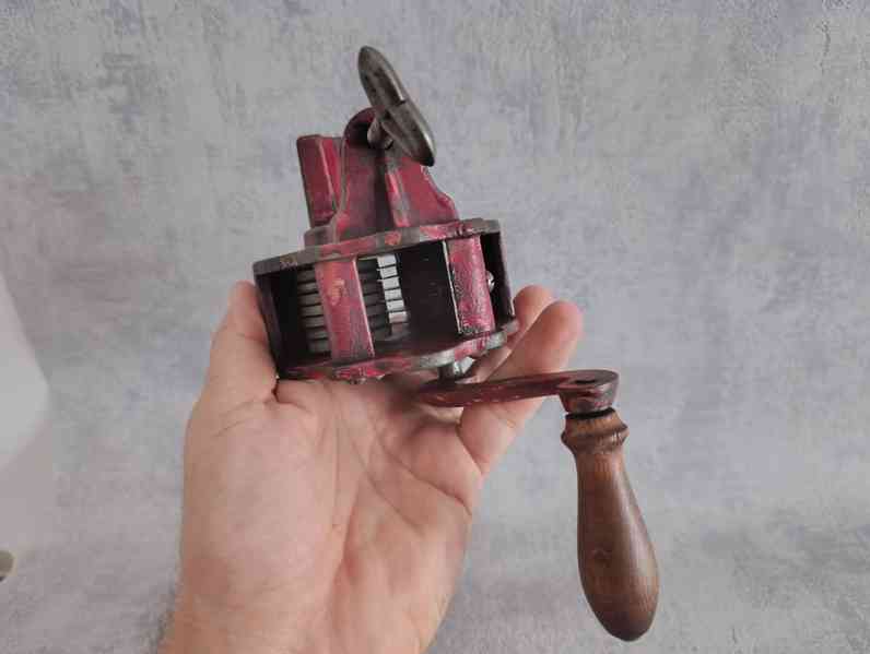 Zachovalý mlýnek zřejmě na fazolové lusky ALEXANDERWERK - foto 3