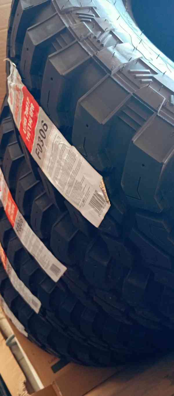 Volkswagen Amarok,touar265/70 R17 250km jako NOVÉ4x4 M/T M+S - foto 12