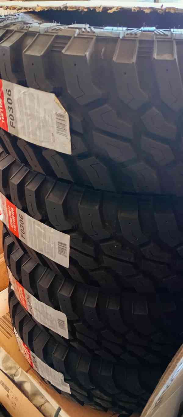 Volkswagen Amarok,touar265/70 R17 250km jako NOVÉ4x4 M/T M+S - foto 8