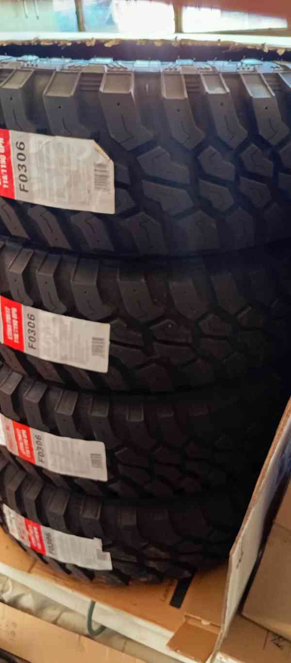 Volkswagen Amarok,touar265/70 R17 250km jako NOVÉ4x4 M/T M+S - foto 9