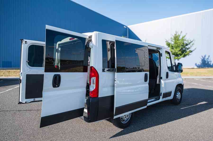 Mikrobus k pronájmu Peugeot Boxer 9 míst - foto 4