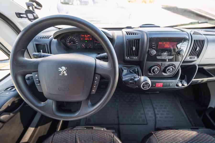 Mikrobus k pronájmu Peugeot Boxer 9 míst - foto 2