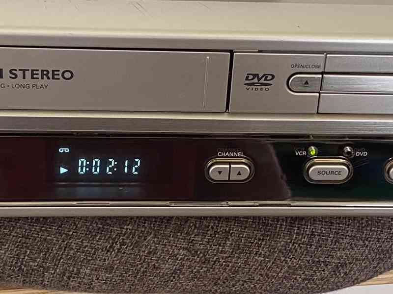 Kvalitní combo VHS a DVD přehrávač PHILIPS DVP620VR - foto 3