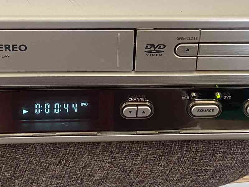 Kvalitní combo VHS a DVD přehrávač PHILIPS DVP620VR - foto 4