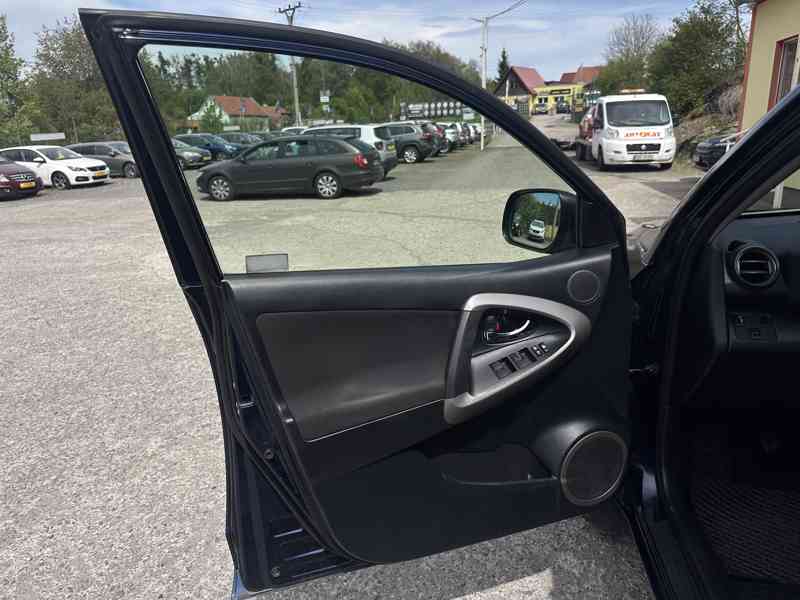 Toyota Rav4 2.2 D4D 4x4/1MAJ/ČR/Výhřev.Sedadel - foto 12