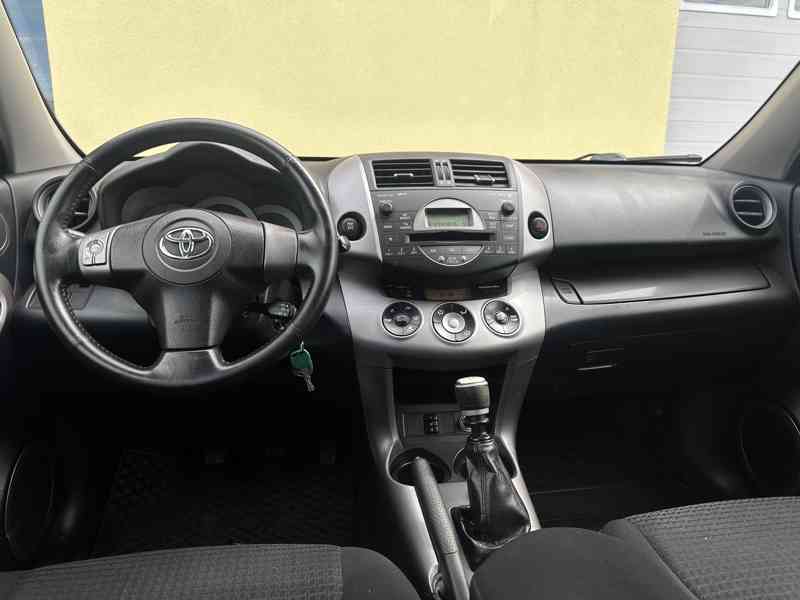 Toyota Rav4 2.2 D4D 4x4/1MAJ/ČR/Výhřev.Sedadel - foto 25