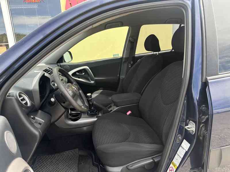 Toyota Rav4 2.2 D4D 4x4/1MAJ/ČR/Výhřev.Sedadel - foto 11