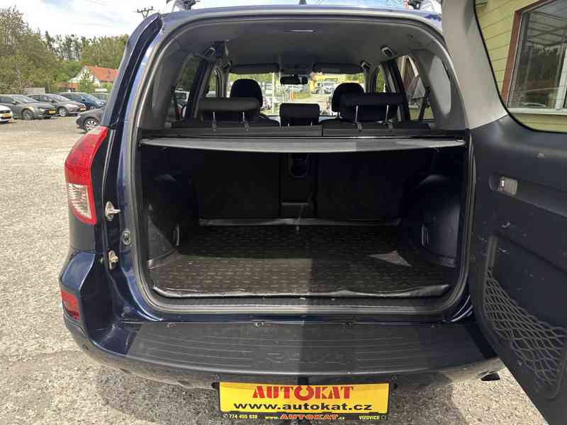 Toyota Rav4 2.2 D4D 4x4/1MAJ/ČR/Výhřev.Sedadel - foto 16