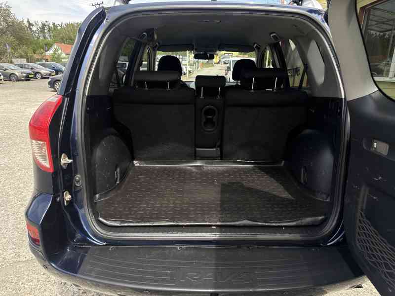 Toyota Rav4 2.2 D4D 4x4/1MAJ/ČR/Výhřev.Sedadel - foto 18