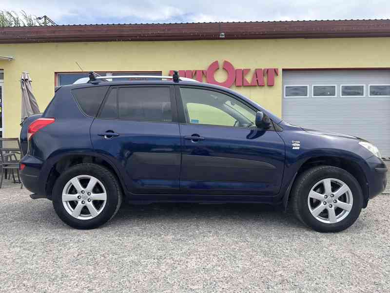 Toyota Rav4 2.2 D4D 4x4/1MAJ/ČR/Výhřev.Sedadel - foto 2