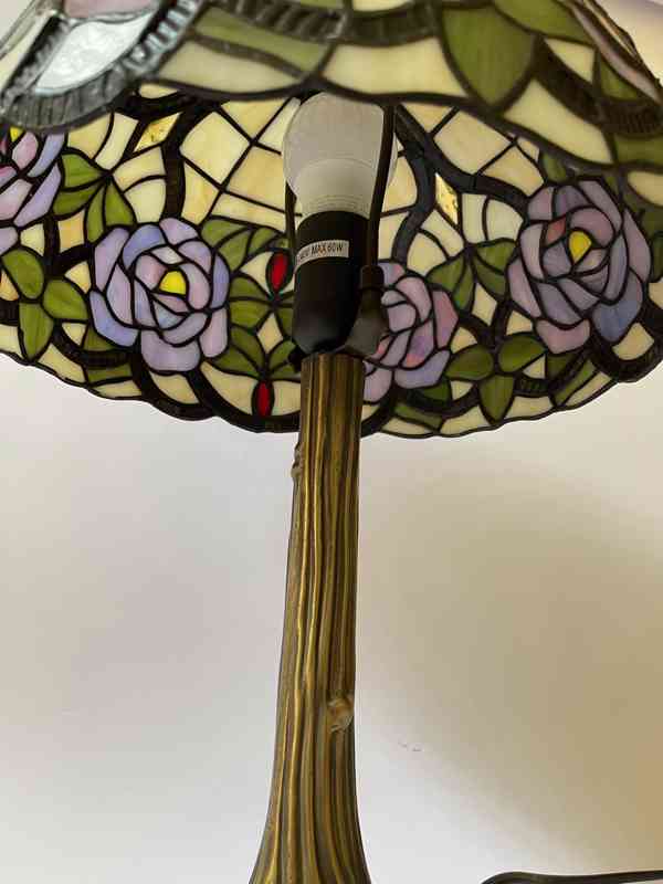 Stolní lampa Tiffany s květy v secesním stylu - foto 4