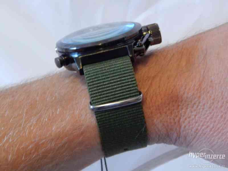 Masivní pánské  military hodinky s LCD displejem moderní pás - foto 2