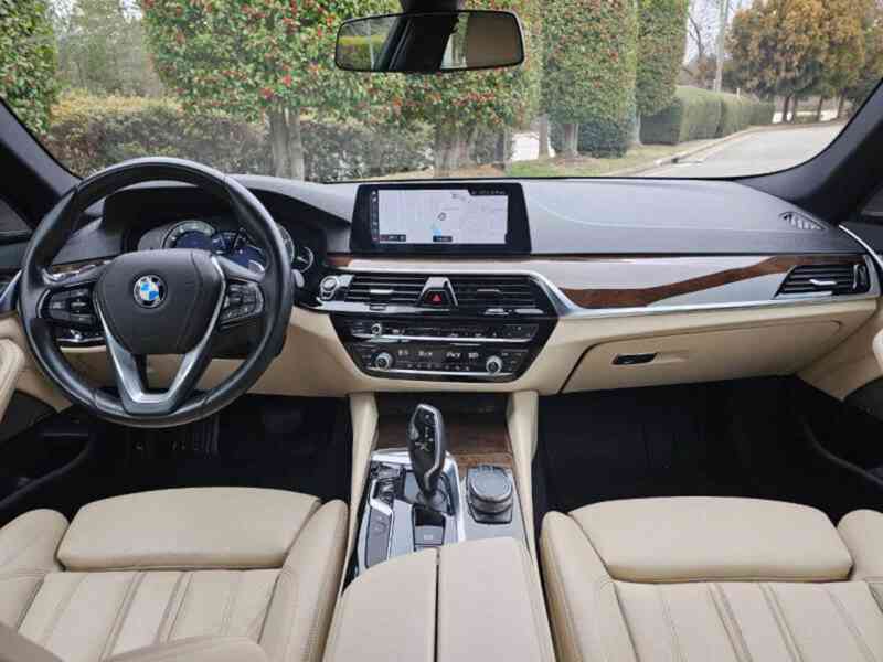 BMW řady 5 530i xDrive, rok výroby 2018 - foto 5
