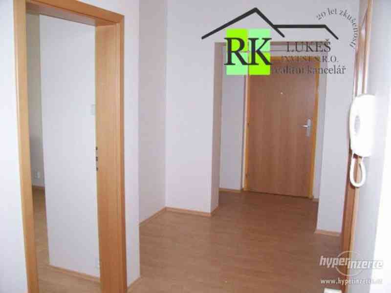 Praha 6 - Vokovice, byt 3+kk/ T. Garáž, zahrádka. - foto 17