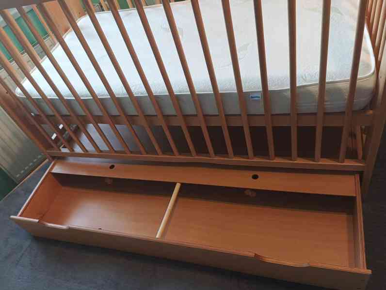 Masivní dětská postýlka  - foto 4