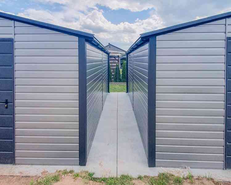 Plechova garáž 7x6m vrata dveře - 2x Okno Antracit TS710 - foto 3