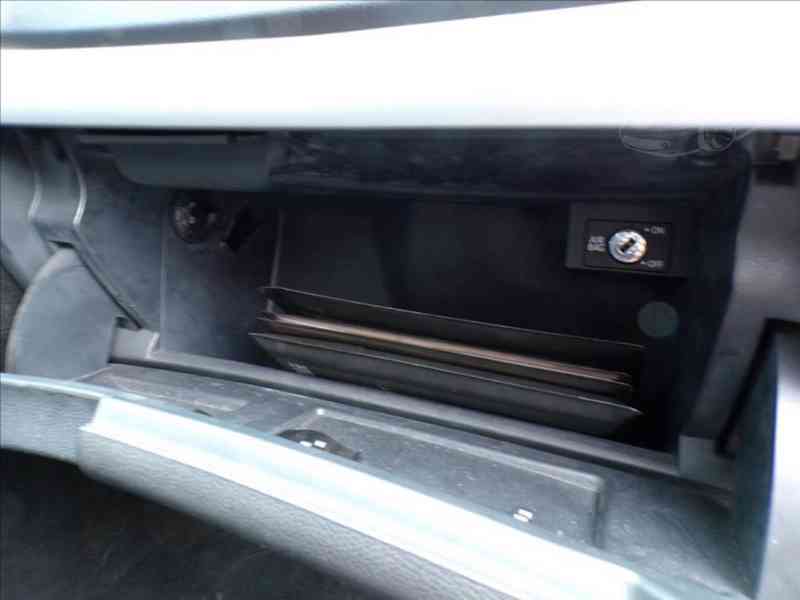 Škoda Octavia 1,9 TDI KLIMA.TAŽ.ZAŘ. - foto 12