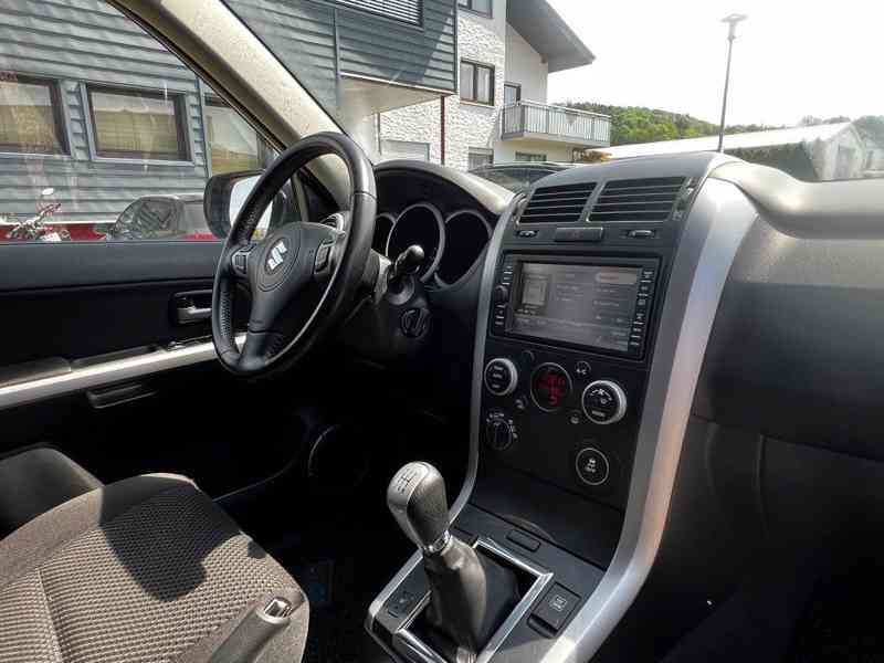 Suzuki Grand Vitara 2.4i Comfort benzín 124kw - foto 7