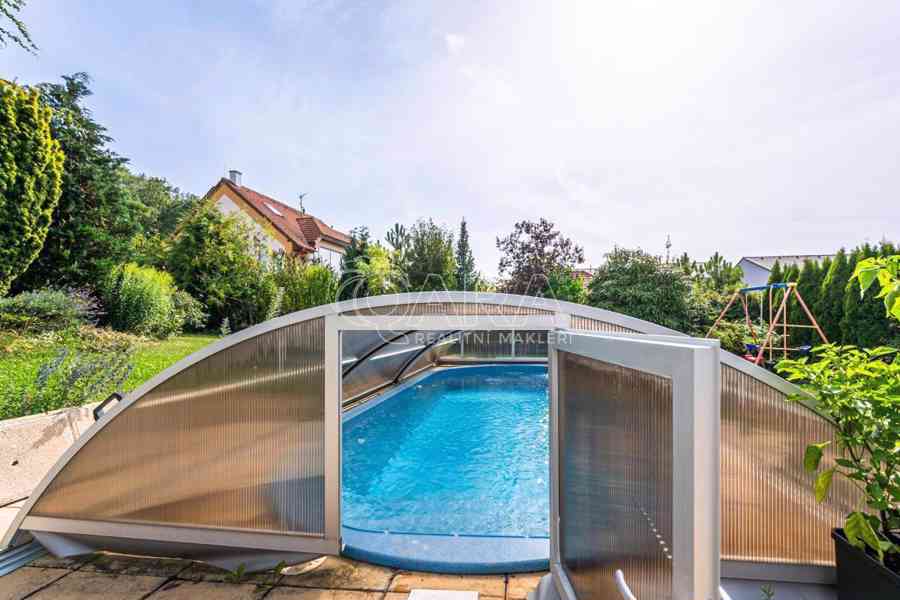 Rodinný dům 5+1 s velkou zahradou, zastřešeným bazénem a garáží, Buštěhrad - foto 19