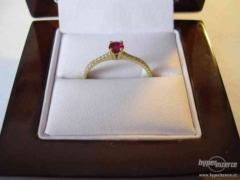 Zlatý prsten s brilianty a rubínem - foto 2