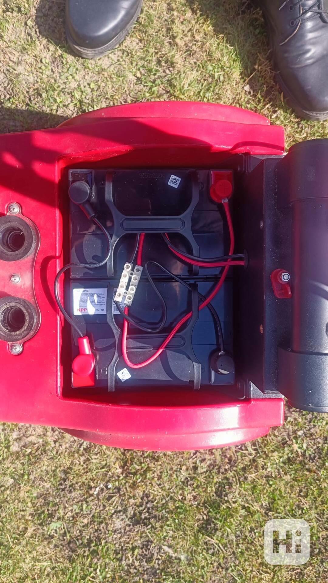 Podlahový mycí stroj na baterie Viper AS380/15B - foto 1