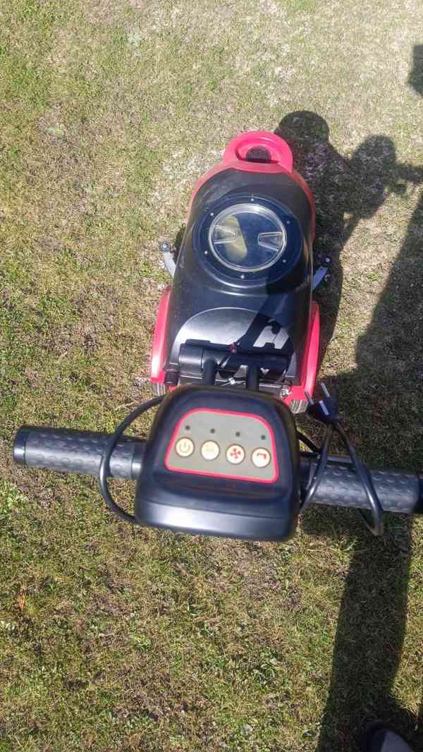 Podlahový mycí stroj na baterie Viper AS380/15B - foto 2