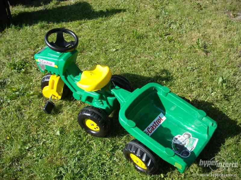 Šlapací traktor s vlečkou - foto 2