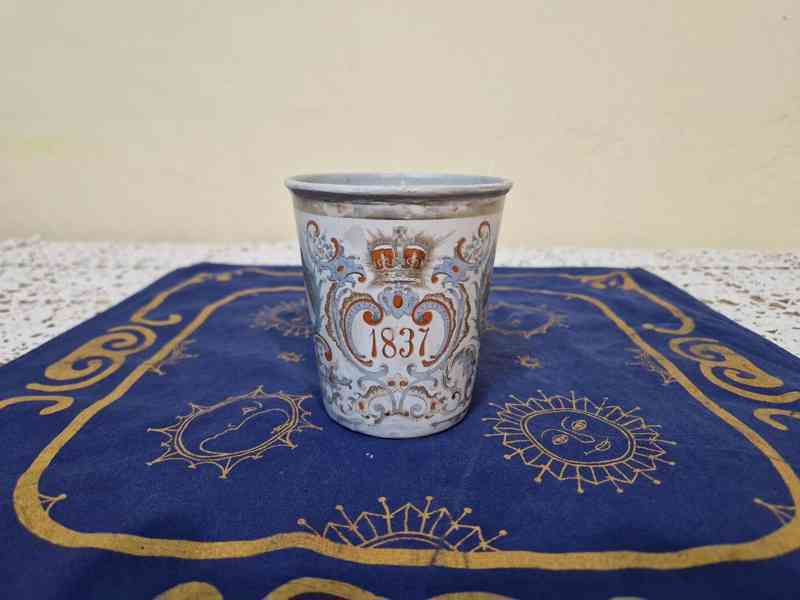 Smaltovaný plechový Kalíšek Královna Viktorie - foto 2