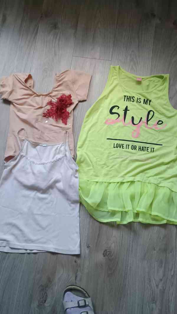 Dívčí oblečení 25 ks - foto 6